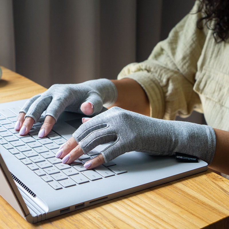 OneCompress™ Bamboo Compression Gloves – Open Finger